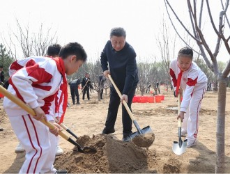 黨和國家領(lǐng)導(dǎo)人參加首都義務(wù)植樹活動