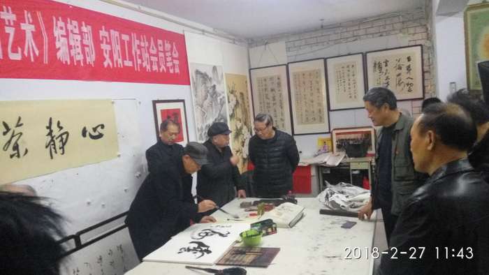 安陽市文聯(lián)主席、書協(xié)主席李建學、代表書協(xié)親切慰問老藝術家