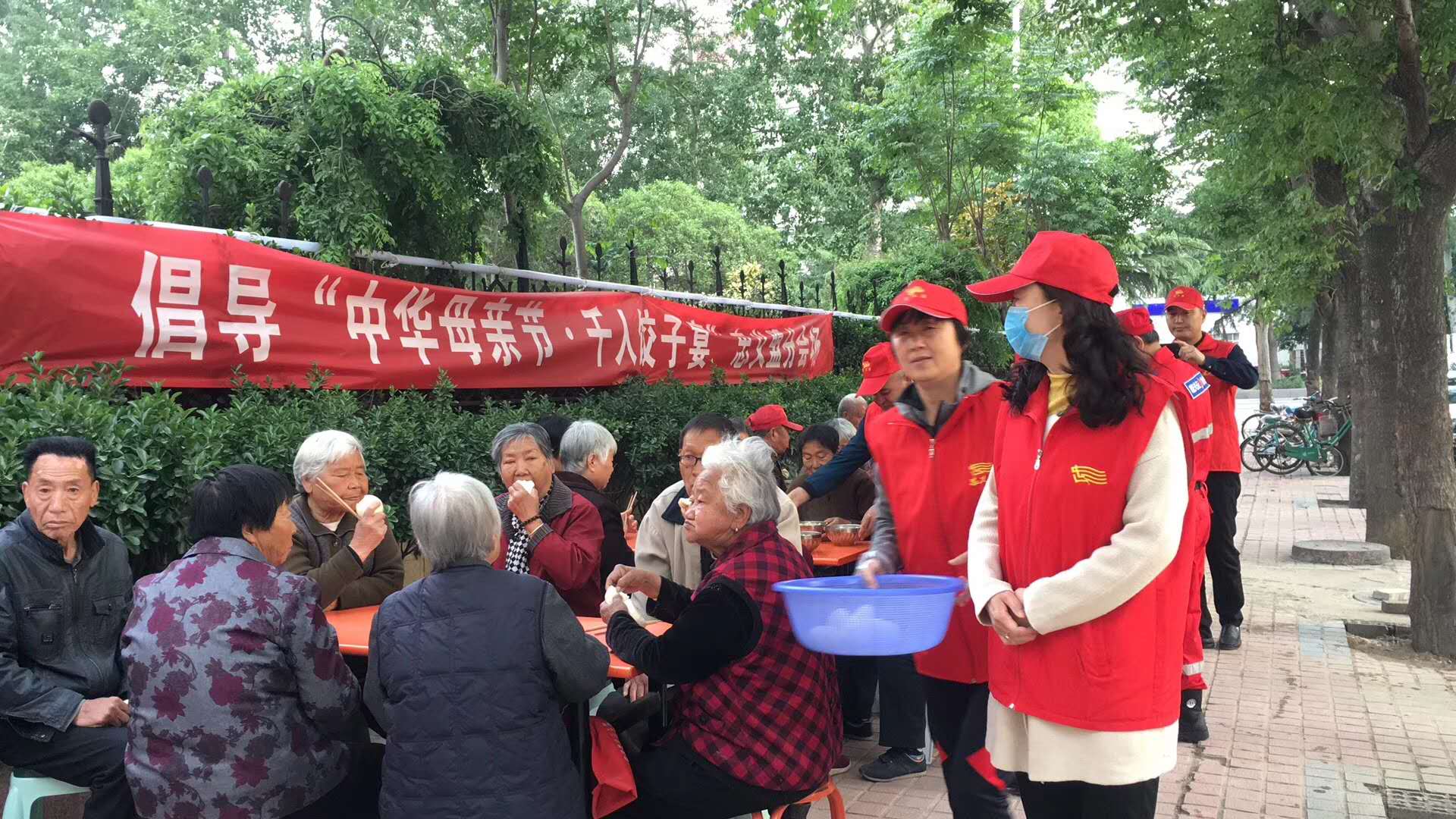 德孝示范村 千人餃子宴