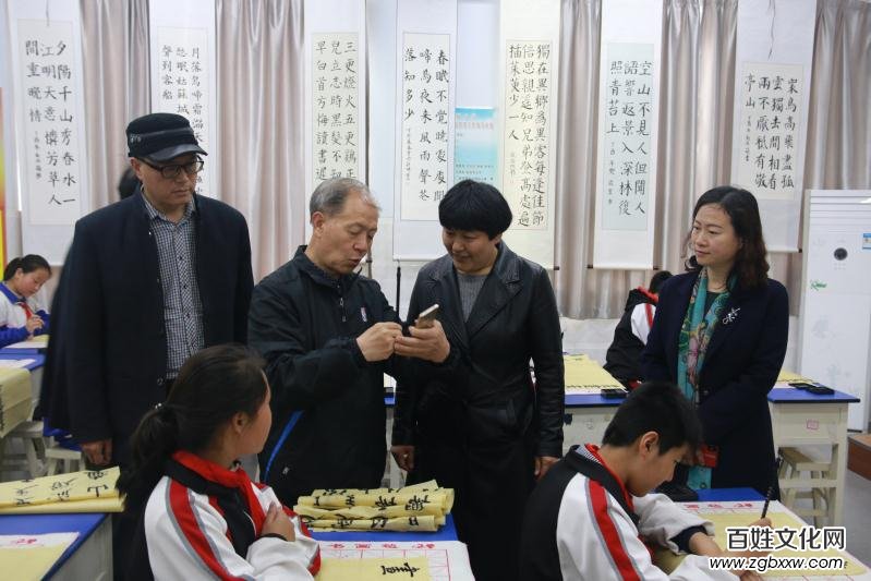 最美人間四月天 翰墨書香飄滿園