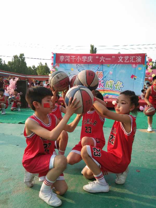 快樂(lè)綻放 童心飛揚(yáng)——李河干小學(xué)舉辦文藝匯演喜迎“六一”兒童節(jié)